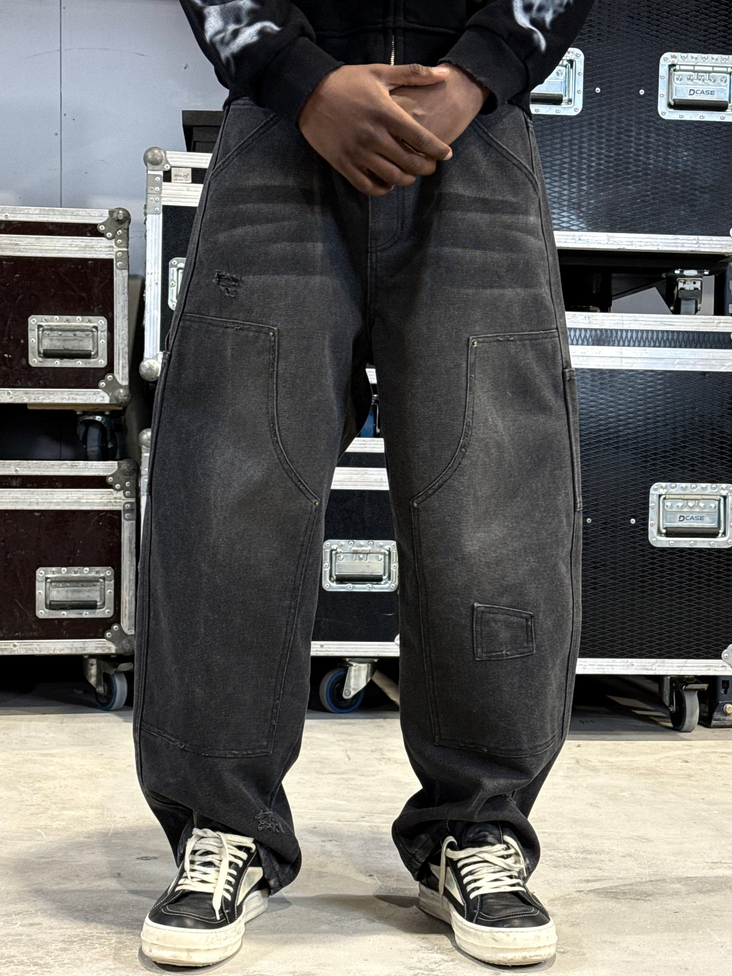 VINTAGE BLACK DOUBLE KNEE