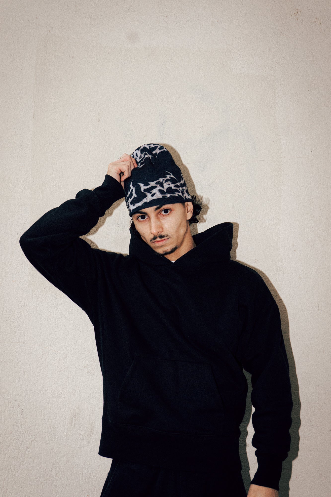 BLACK GREY ORNAMENTS BEANIE