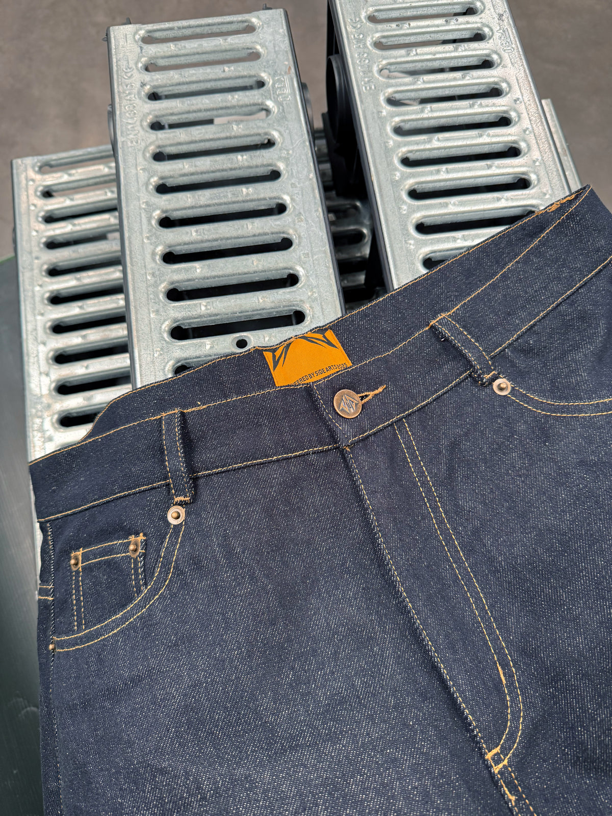RAW LOGO DENIM 14 OZ SIDE ARTS - Pantalon (vue 4) - Trousers SIDE ARTS (4)