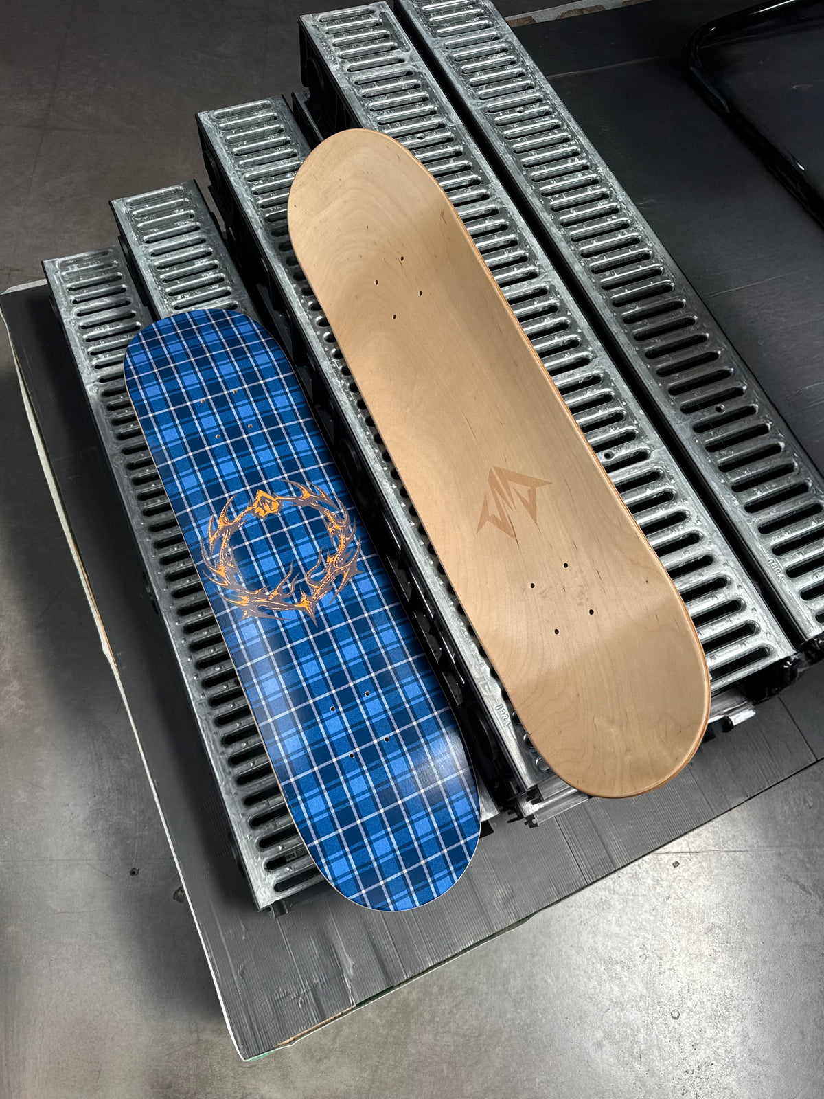 PLAID DECK - Skateboard Deck SIDE ARTS (2)