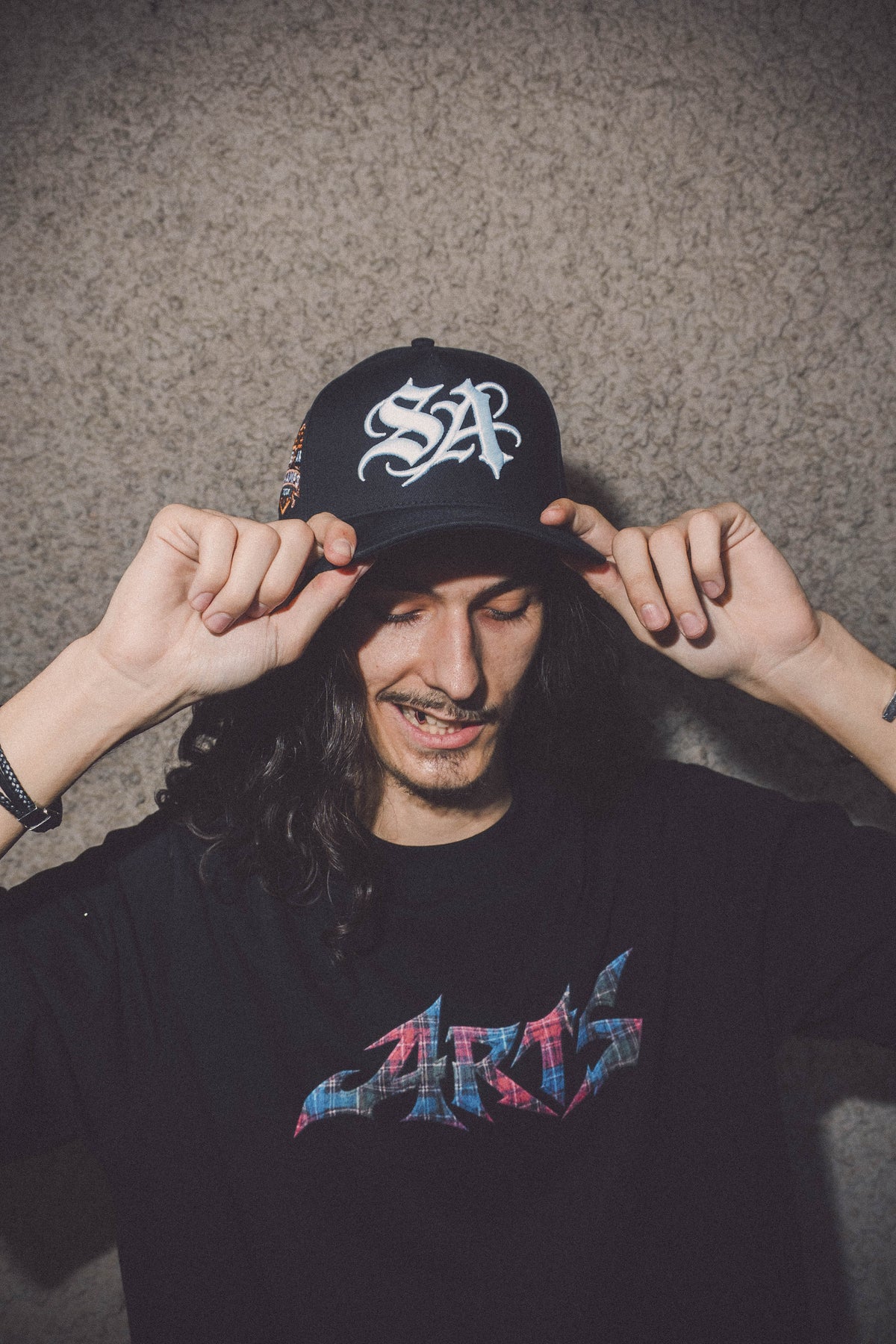 Casquette CHAMPS noire SIDE ARTS portée - Trucker Cap SIDE ARTS (7)